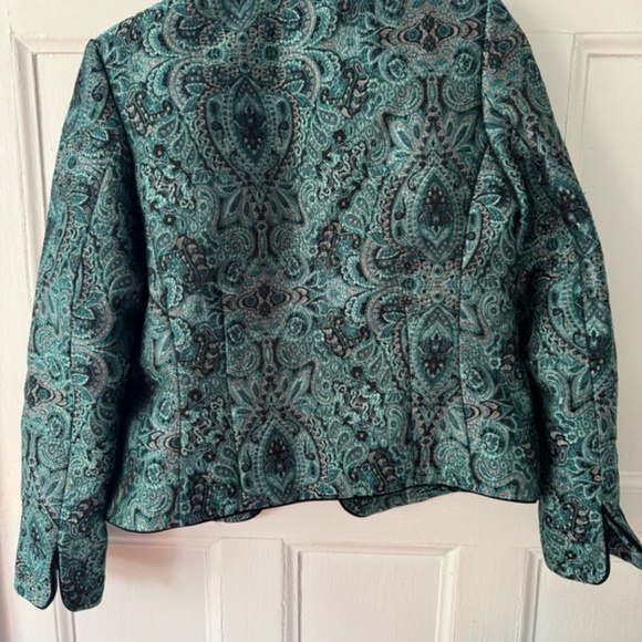 Chic Jacket - Picture 2 of 2